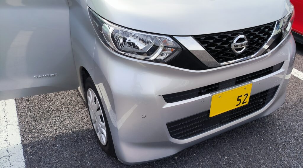 この車が今回の話題のタバコ根性焼車両です。
